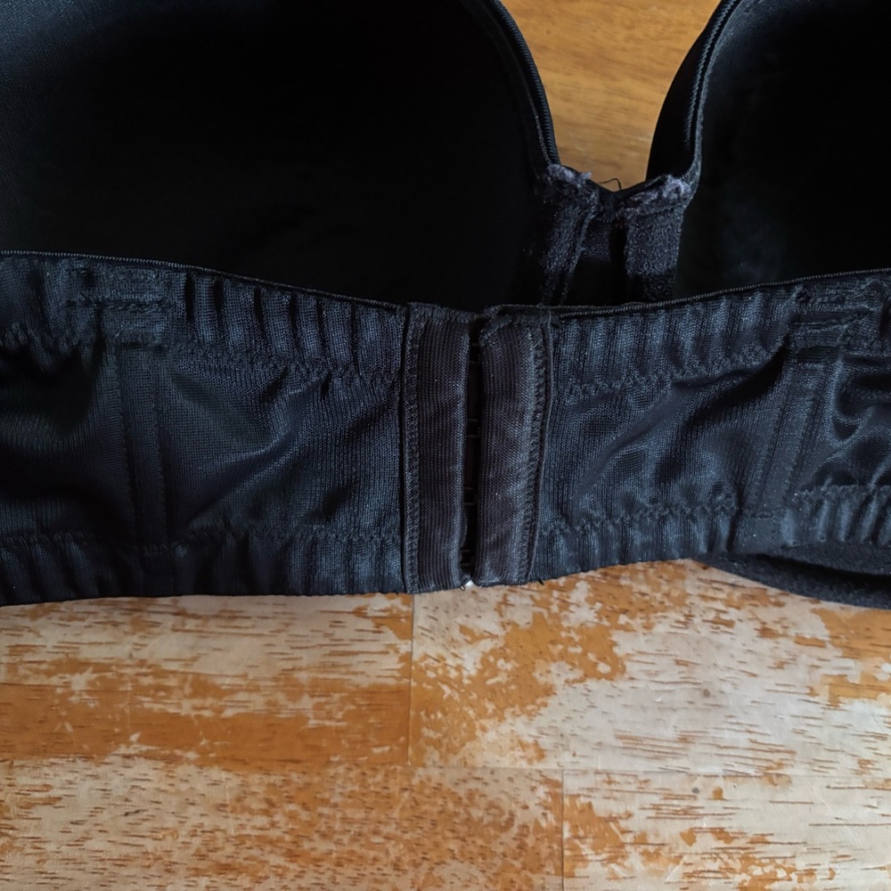 Black Strapless Bra with Molded Cups and Wide Band - Picture 5 of 13